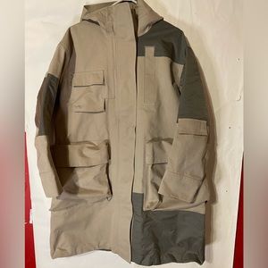 Women’s lululemon gathering storm rain jacket size 4